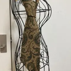 バーバリー 、シルク100%、ペイズリー柄ネクタイ ベージュとグリーン