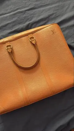 Louis Vuitton エピレザー ビジネスバッグ オレンジのサムネイル