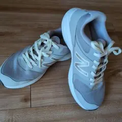 New Balance グレー スニーカー　　23センチ