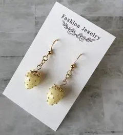 ミルキー　いちご　ゆらゆらピアス＆イヤリング　パステルカラー