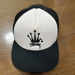 Stussy トラッカーキャップ ホワイト/ブラック - メルカリ
