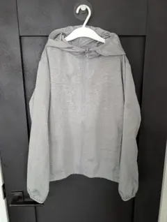 UNIQLO　ポケッタブルパーカー　140
