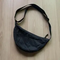 ユニクロ　ショルダーバッグ ブラックのサムネイル