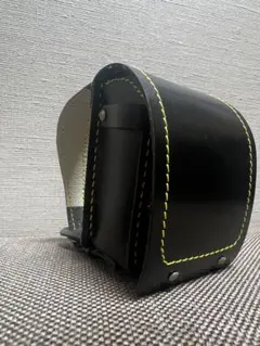 ハンドメイド ミニチュアランドセル 黒×イエローステッチ ドール 小物インテリアのサムネイル
