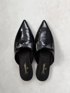 CHANEL パテントレザー フラットミュール ブラックのサムネイル