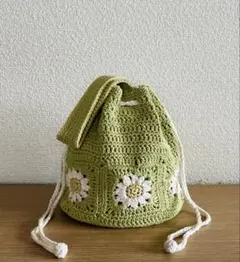 ハンドメイド　モチーフ編み　グラニースクエア　巾着バッグ（グリーン）