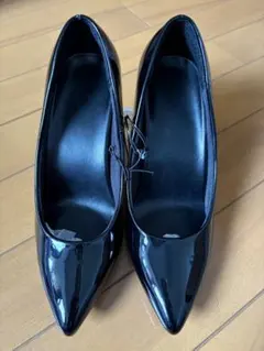 GU新品 エナメル ポインテッドトゥ パンプス ブラックのサムネイル