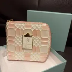 新品未使用】Her Schedule チェレット始まりの白い香水 二つ折り財布