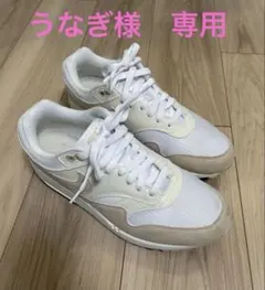 Nike ホワイト ベージュ スニーカー