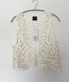 新品♡VICKY サテン刺繍ベスト ホワイト 綿100％のサムネイル