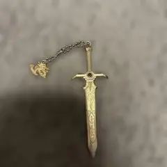 金色の剣型キーホルダーのサムネイル
