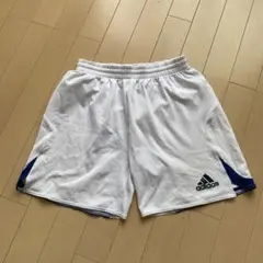 adidas ホワイト ショートパンツ