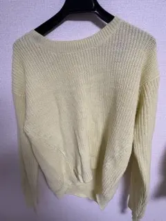 イエロー　ニット