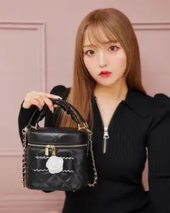 専用絶対的厳守♥最新Radyバニティバッグ 黒と白２点セット新品未使用未開封 2025年最新】Radyバニティの人気アイテム - メルカリ