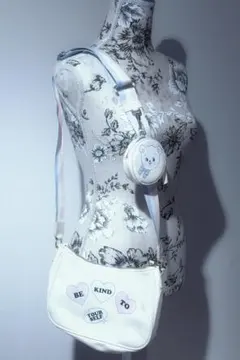 【レア】くま　ホワイトショルダーバッグ ポーチ付き