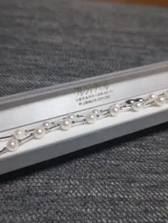 真珠と金属のネックレス