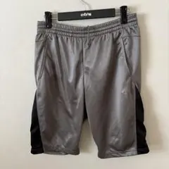 DESCENTE グレー　薄手　ジャージ　スポーツウェア　ハーフ　パンツのサムネイル