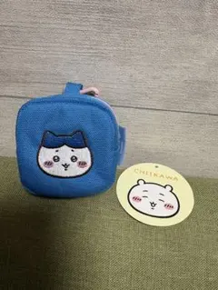 ちいかわ カラビナつき刺繍スクエアミニポーチ ハチワレ