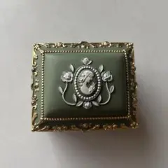 ビンテージ　 チャタニオルゴール(日本製) 緑色 カメオ風 彫刻装飾　小物入れ