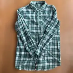 チェックシャツ