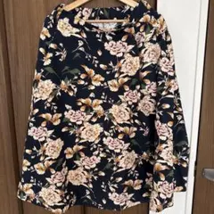 ViS 花柄フレアスカート ネイビー Mサイズのサムネイル