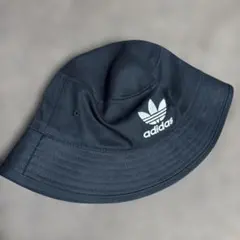 【使用一度】アディダス　adidas バケットハット　ブラックのサムネイル
