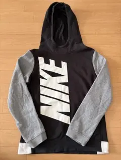 キッズNIKE フード付きパーカー M 黒/グレー