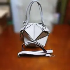 プロフ必読　グレージュ色3パターン変形自在ハンドバック　ショルダーストラップ付