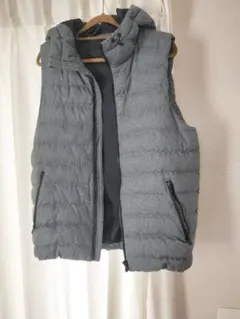 グレー フード付き ダウン風ベスト