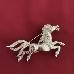 スワロフスキーブローチ