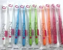 Ci 703（フラット毛） やわらかめ１０本 キャップ付き歯ブラシのサムネイル