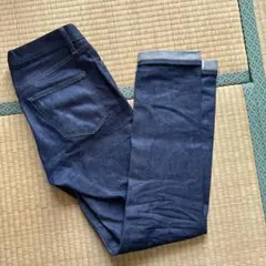 UNIQLO ダークデニム スリムフィットジーンズ
