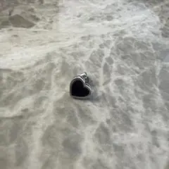 JUSTIN DAVIS BLACK HEART ピアスのサムネイル