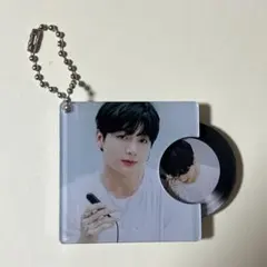 BTS jungkook グク アクリル アルバムキーホルダー④ - メルカリ