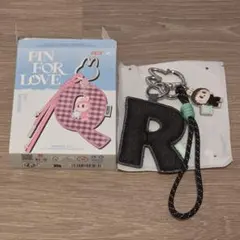 POPMART　ラブブ　PIN FOR LOVE イニシャル　チャーム　R