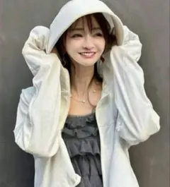 新品、試着のみ】成瀬愛里さん 遮光パーカー 忍 ホワイト 白 旧