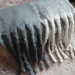 JaVa　 グレーとホワイトのストール Fサイズ