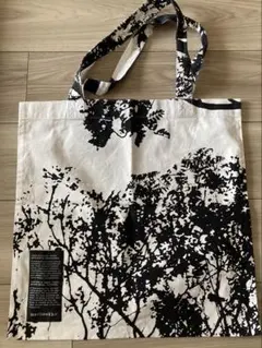 マリメッコ シルバーメダルバッグ ホワイト×ブラック marimekko