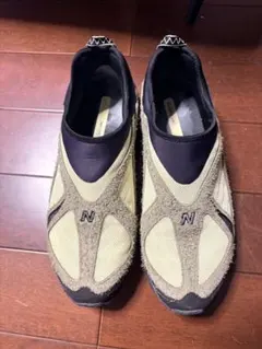 ニューバランススニーカーのサムネイル