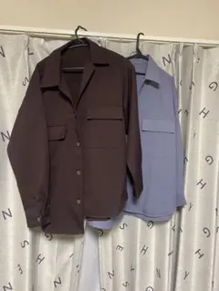 ブラウンとブルーのポケット付きシャツ