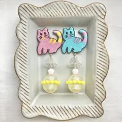 ⚠️先にコメントお願いします⚠️レトロな猫とヴィンテージ ビーズのピアス　イヤリング