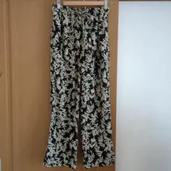 リーフ柄 カジュアルパンツのサムネイル