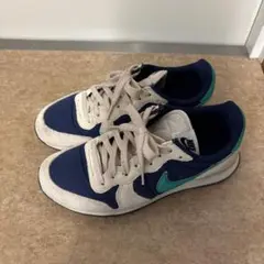 Nike スニーカー