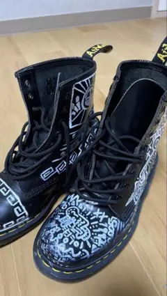 Dr.Martens 8ホールブーツ ブラック 落書きあり