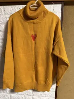 ハート刺繍 タートルネックニット マスタード