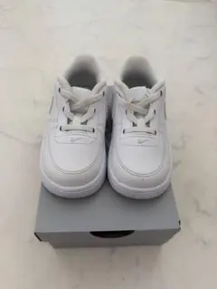 Nike Air Force 1 ホワイト スニーカー