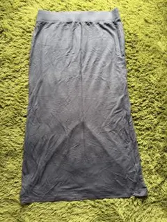 ユニクロ　スリット入りロングスカート