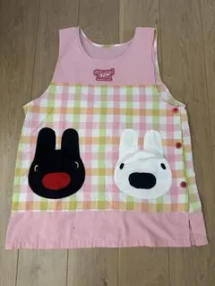 リサとカズパール　チェック柄エプロン