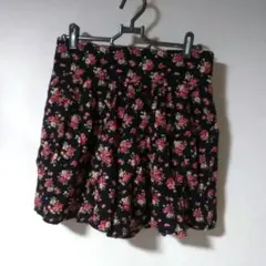 花柄フリル　キュロットパンツ Fサイズのサムネイル