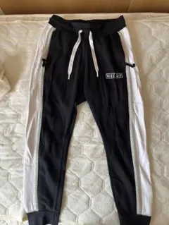 ナイキ　Nike Air ジョガーパンツ 黒/白